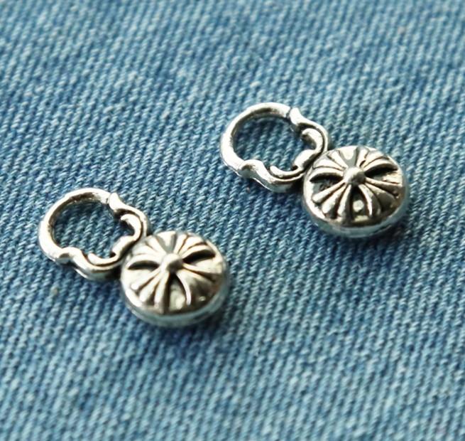 Stylish customized zipper pull tab for bags