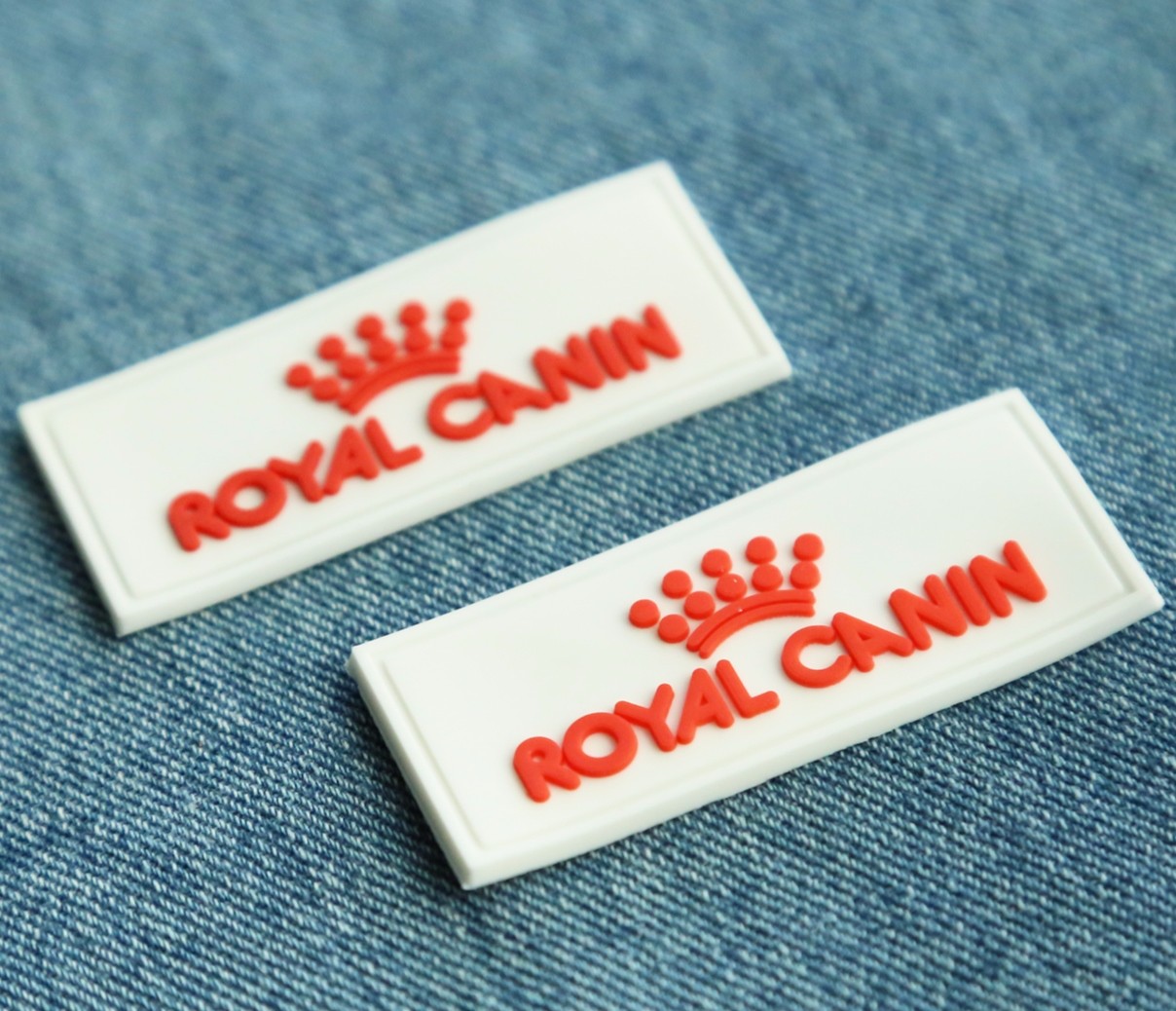 Soft pvc customized embossed logo pvc rubber badge