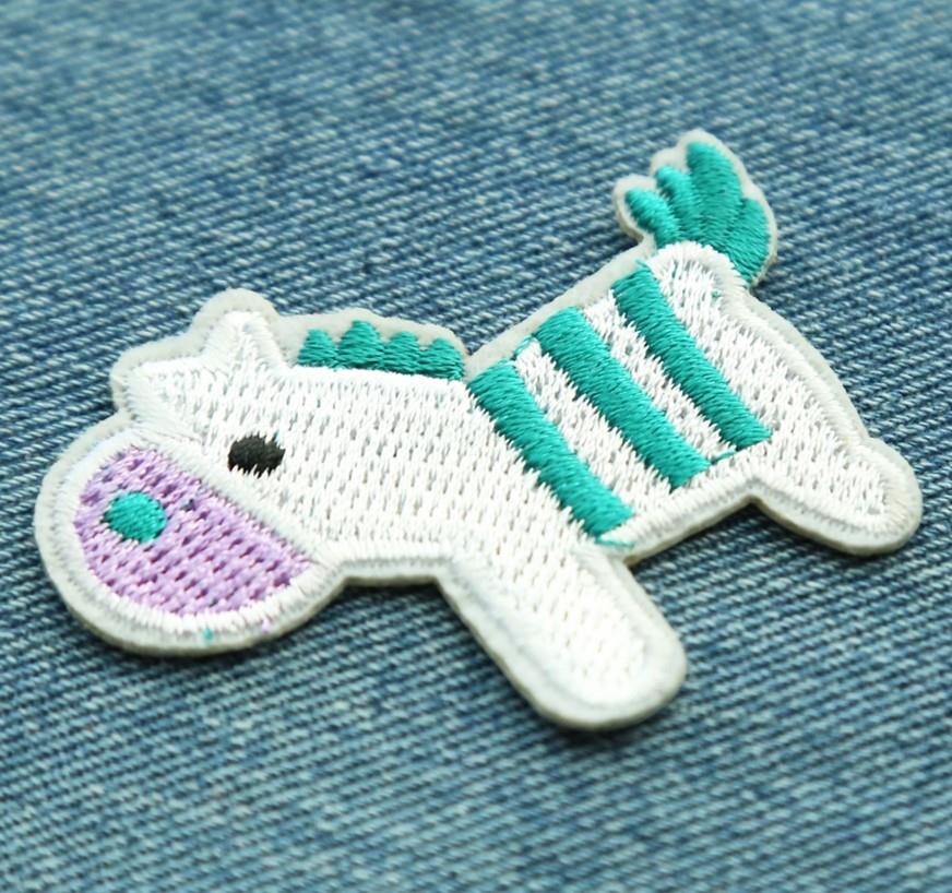Fashion Design Embroidered Brand Badge